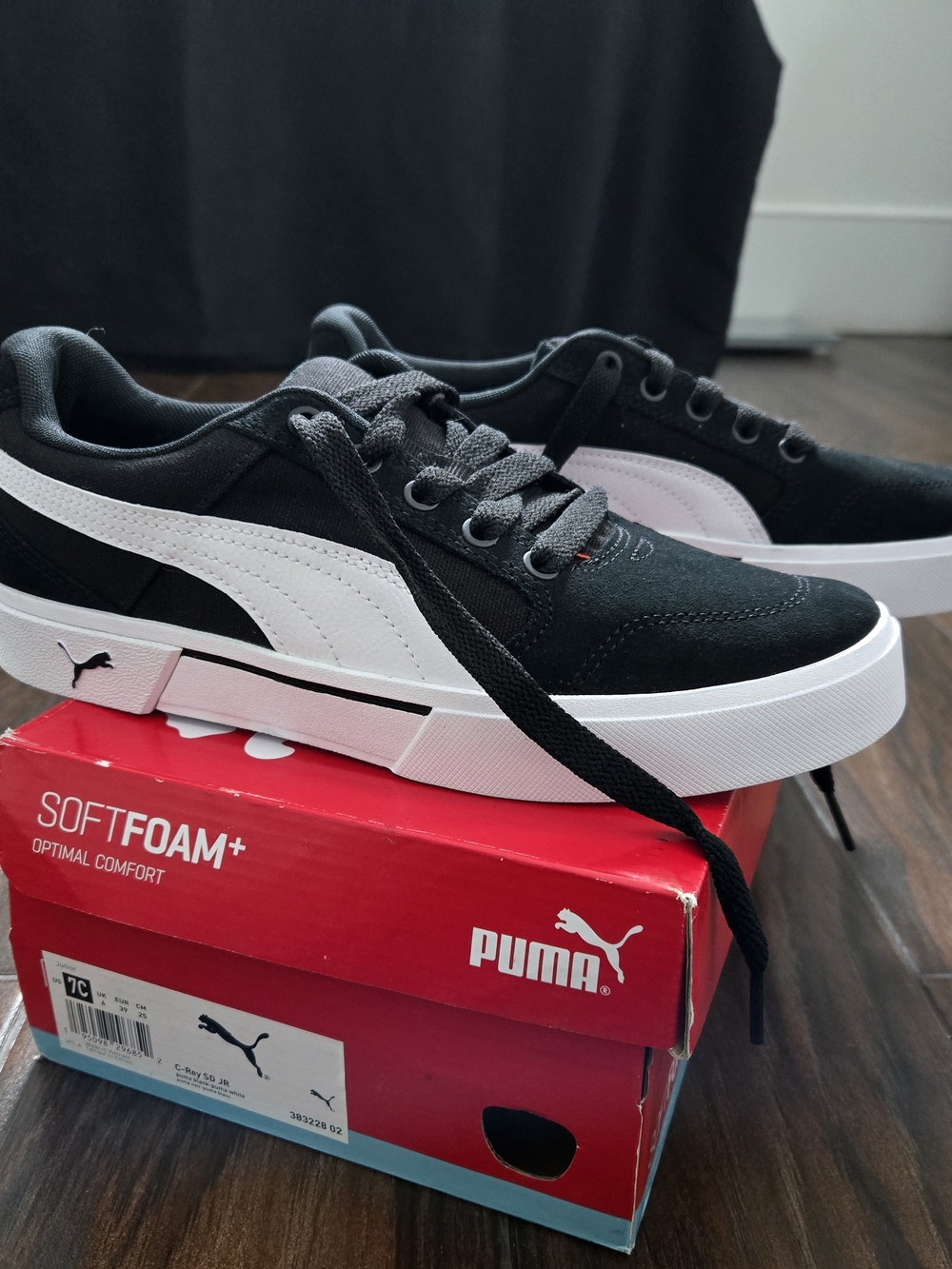 NWT Puma Men’s Size 7 Black and White Low-Top Skate Sneakers